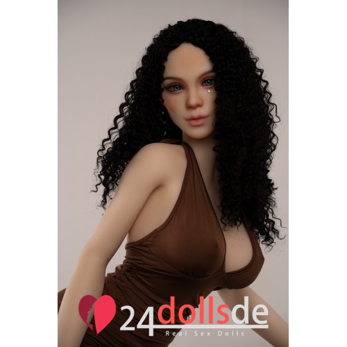 Sexpuppen sind ein Ersatz und eine Befriedigung für das echte Leben