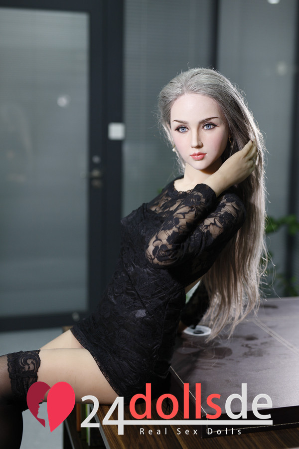 mit realistischer sexpuppe