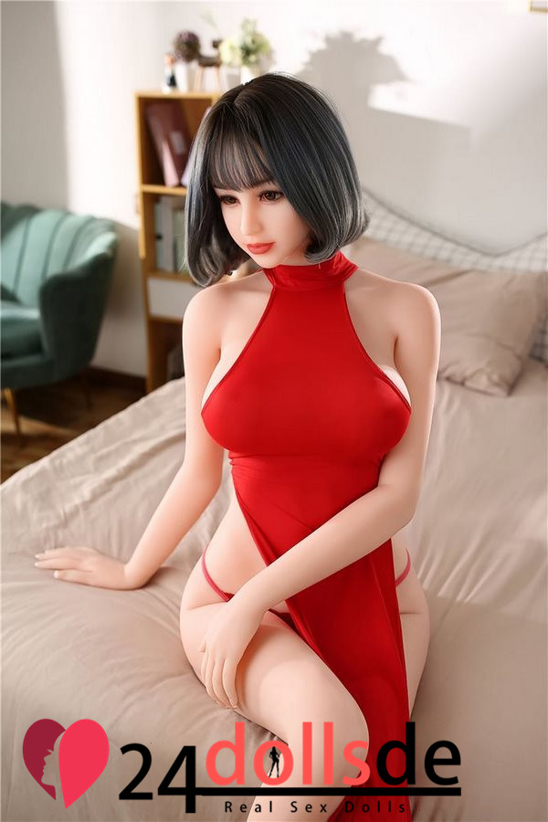 in aktion Große Brüste Sexpuppen