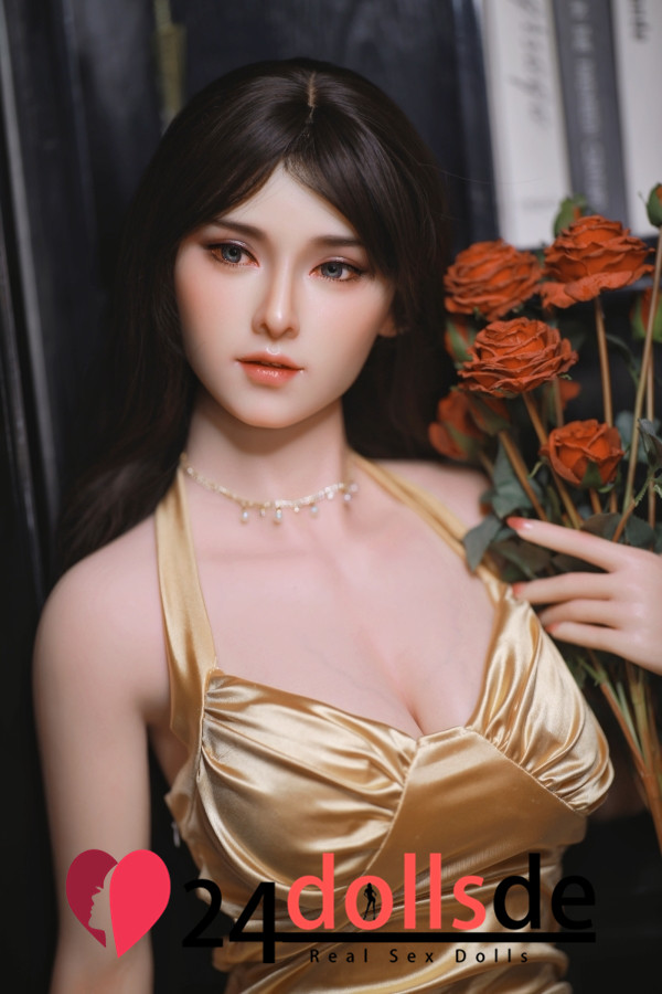 Elaina silikon sexpuppe