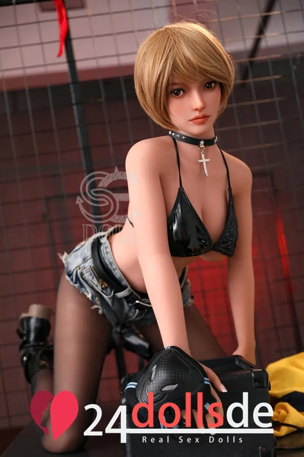 realistische sexpuppe Avery