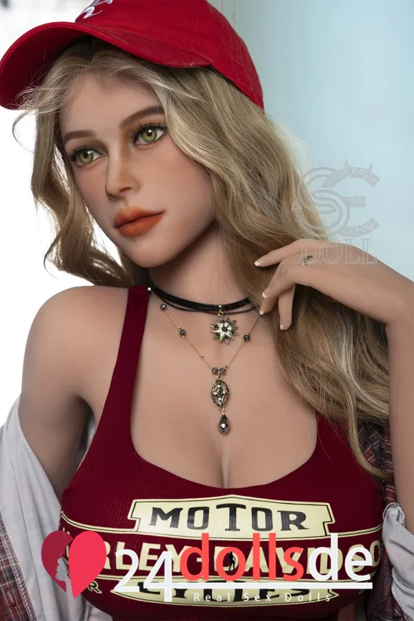 #120 SE Doll Hannah